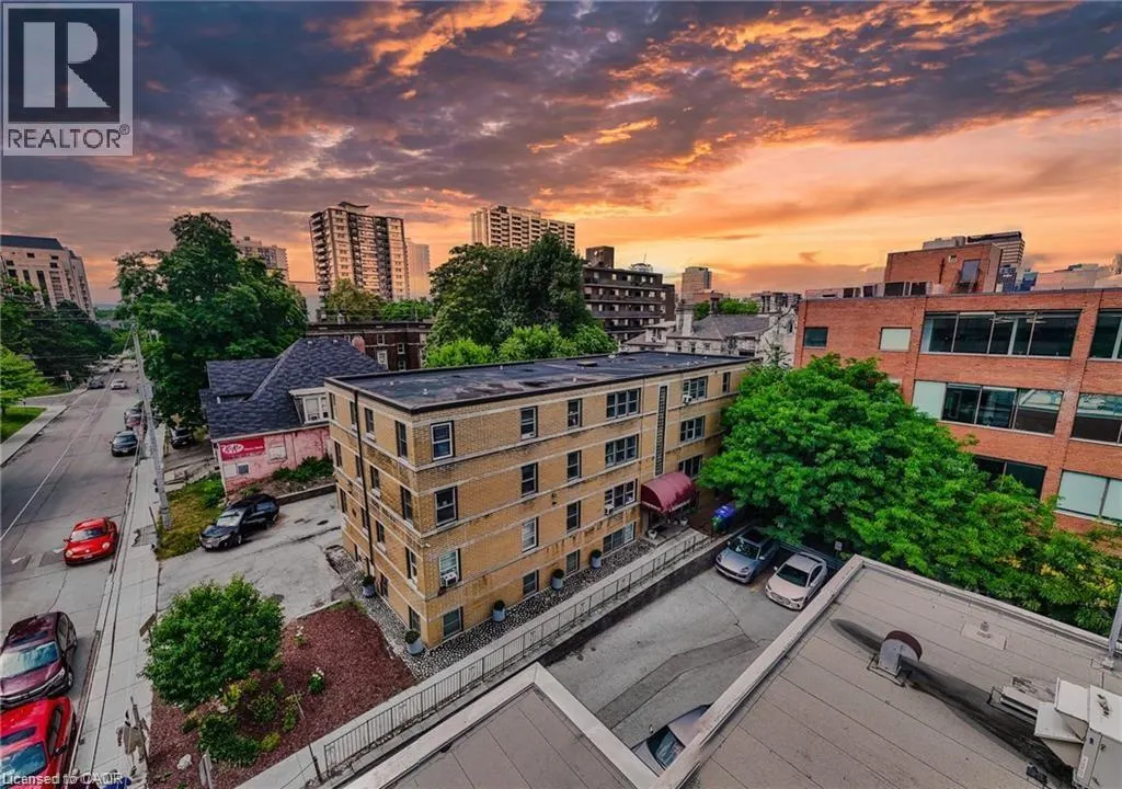 4 ROBINSON Street Unit# 7, #7