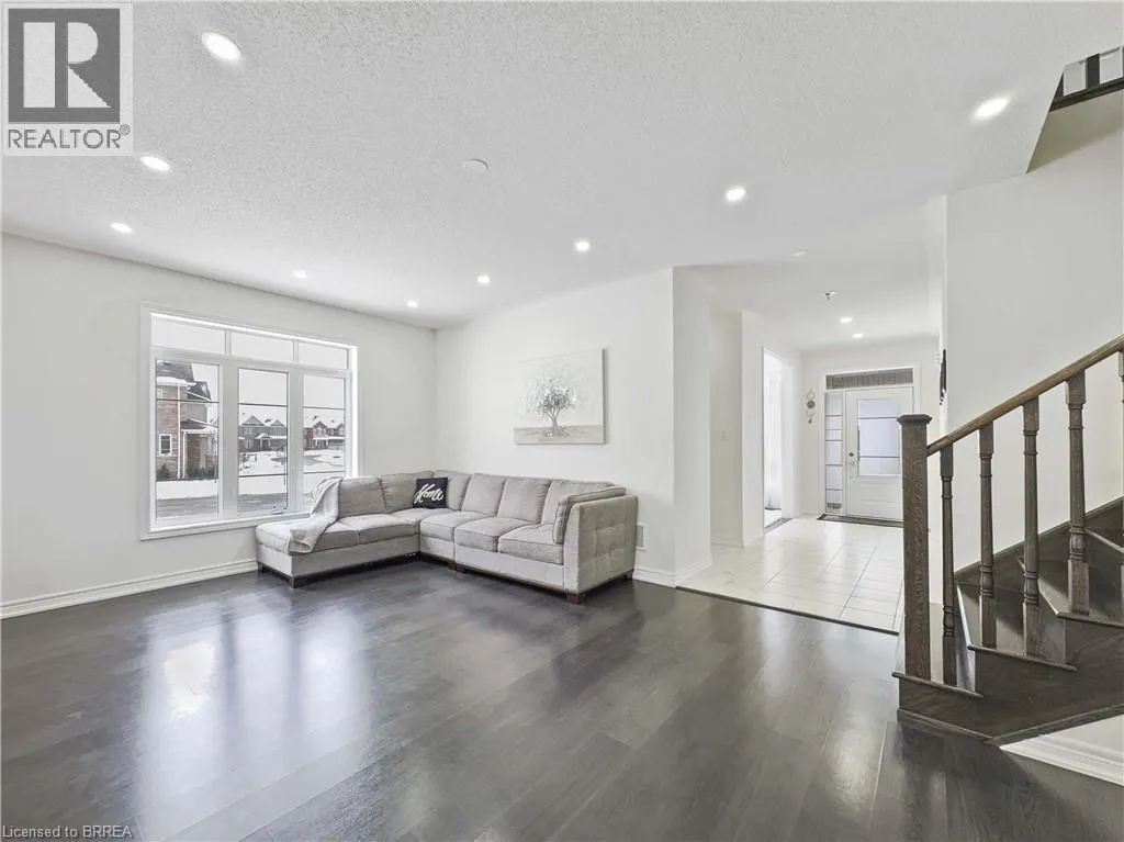37 DRAKE Avenue