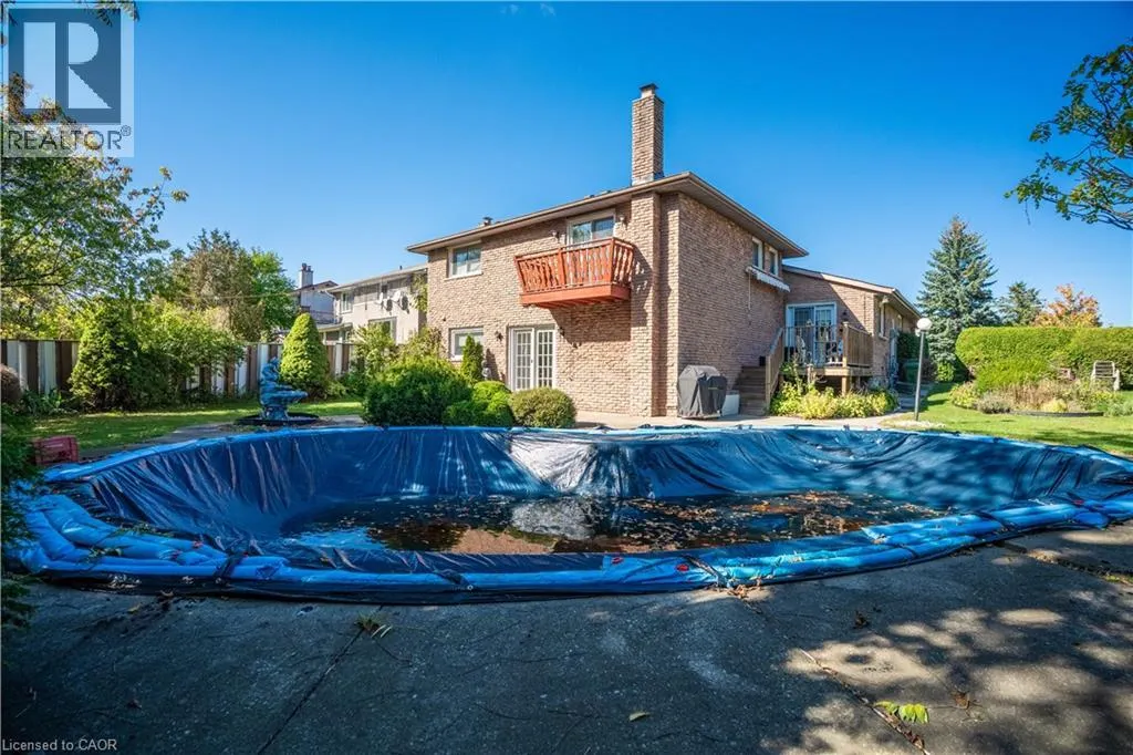 100 ALBION FALLS Boulevard