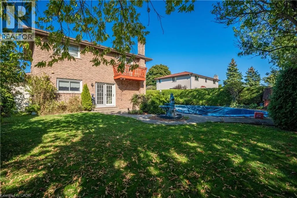 100 ALBION FALLS Boulevard