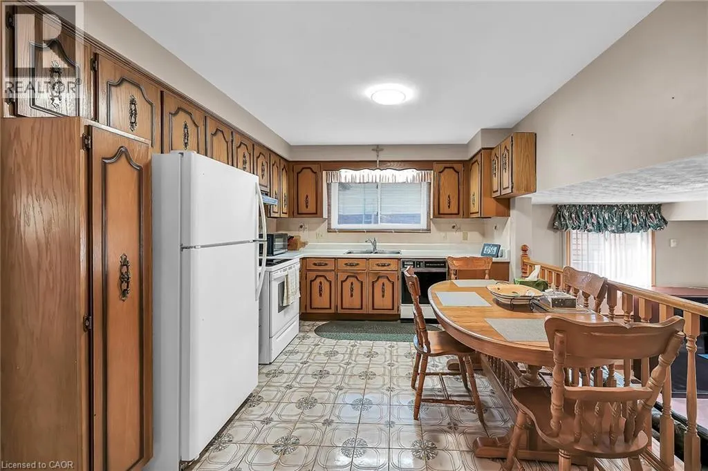 65 ELLINGTON Avenue