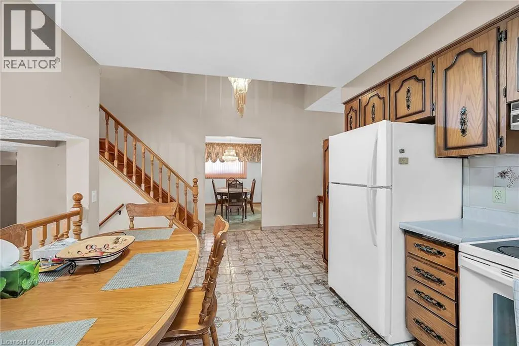 65 ELLINGTON Avenue