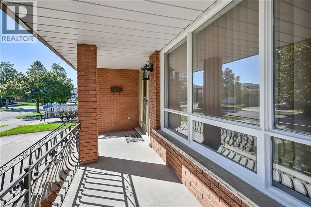 65 ELLINGTON Avenue