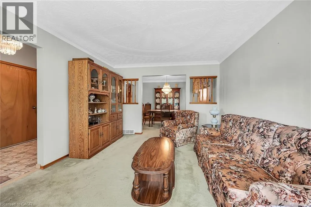 65 ELLINGTON Avenue