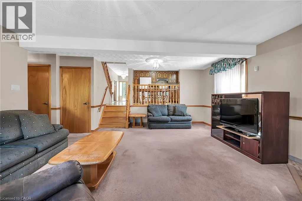 65 ELLINGTON Avenue