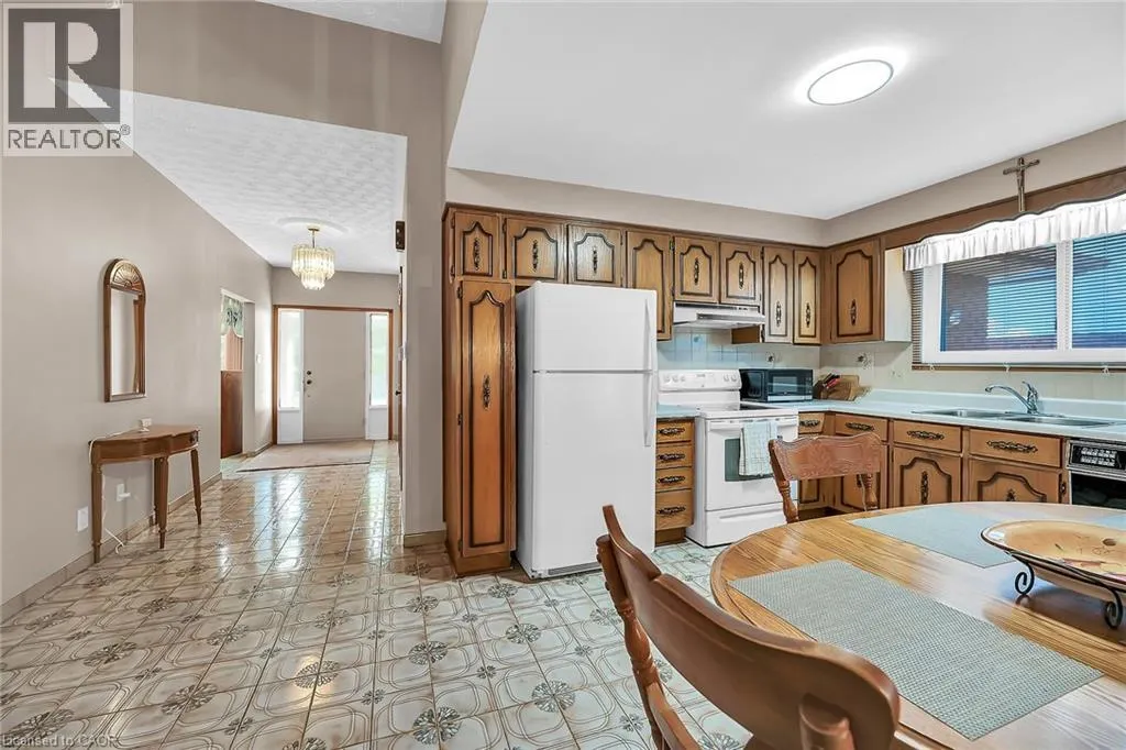 65 ELLINGTON Avenue
