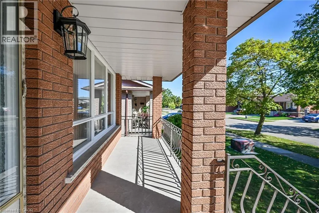 65 ELLINGTON Avenue