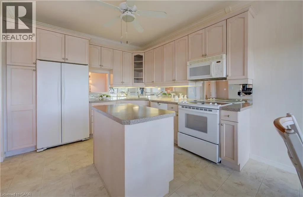 165 CHANDOS Drive Unit# 40, #40