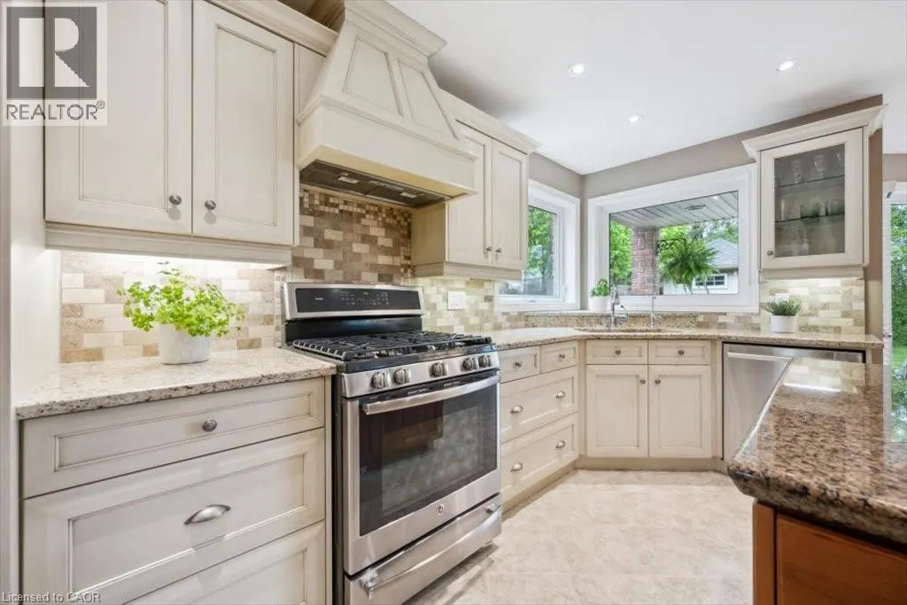 572 FALCONRIDGE Crescent