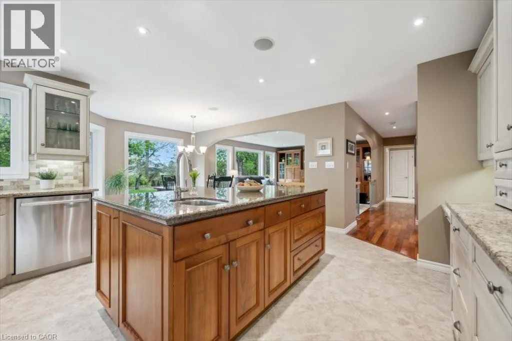 572 FALCONRIDGE Crescent