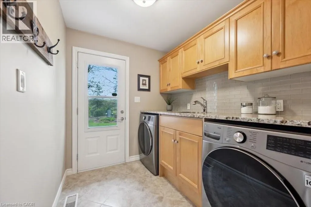 572 FALCONRIDGE Crescent