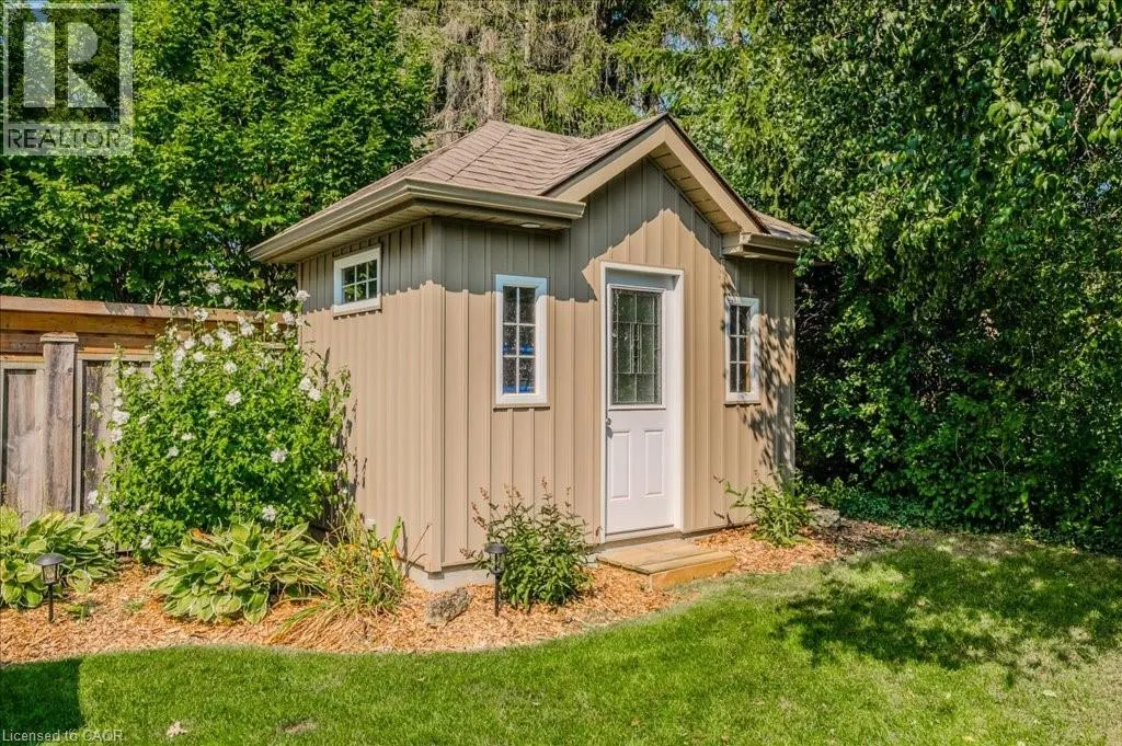 572 FALCONRIDGE Crescent