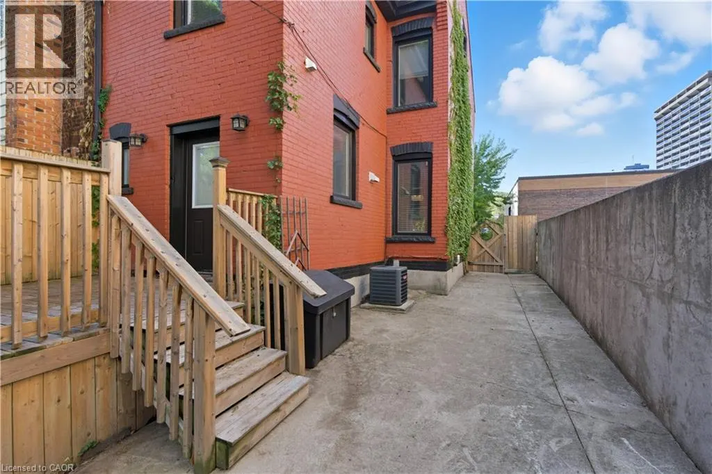 199 JACKSON Street E