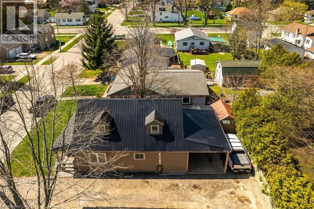 109 MCNAB Street E