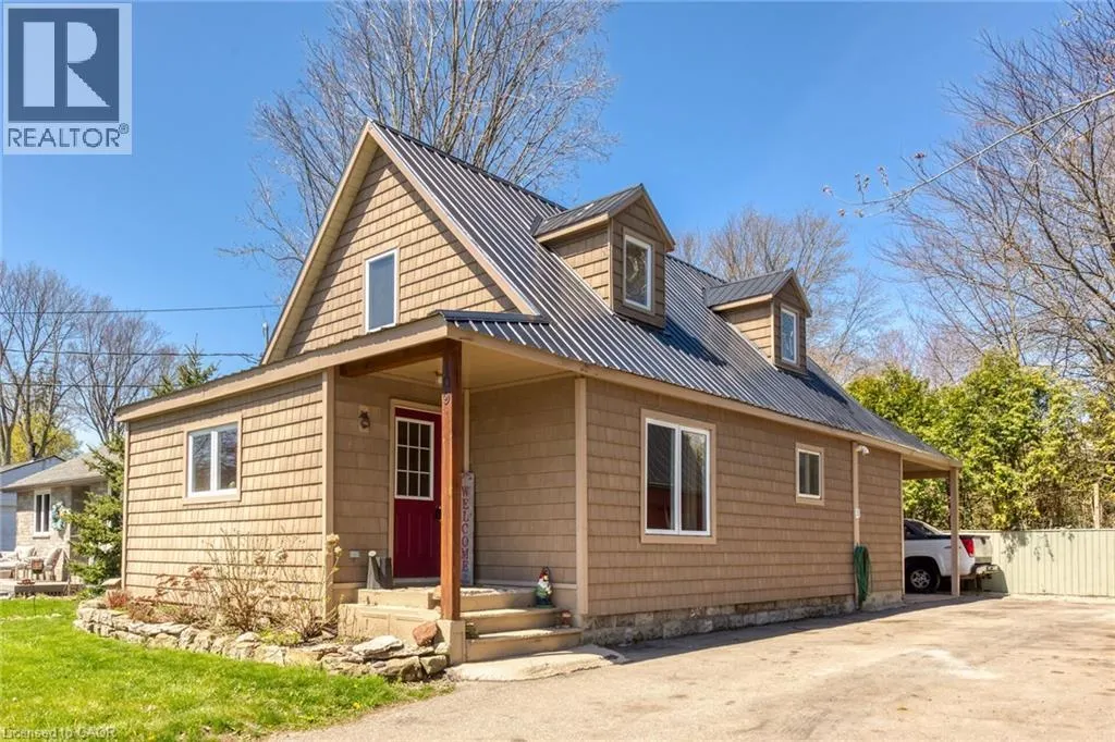 109 MCNAB Street E