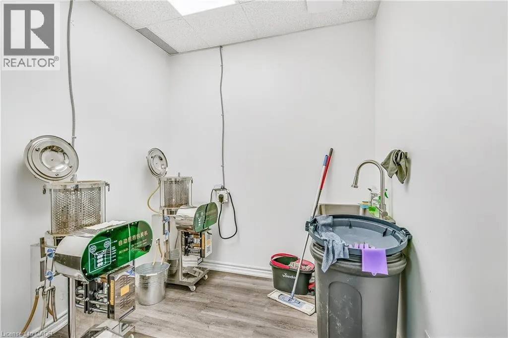 1040 GARNER Road W Unit# 207, #207