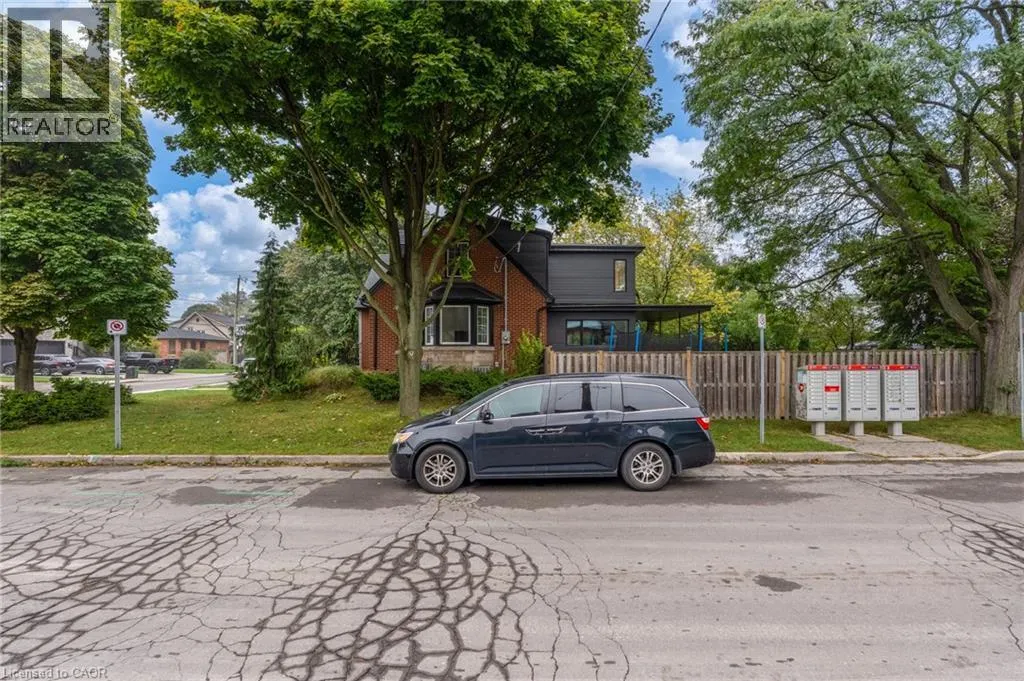 68 MOUNTAIN PARK Avenue