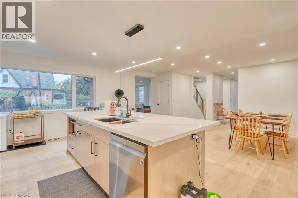 68 MOUNTAIN PARK Avenue