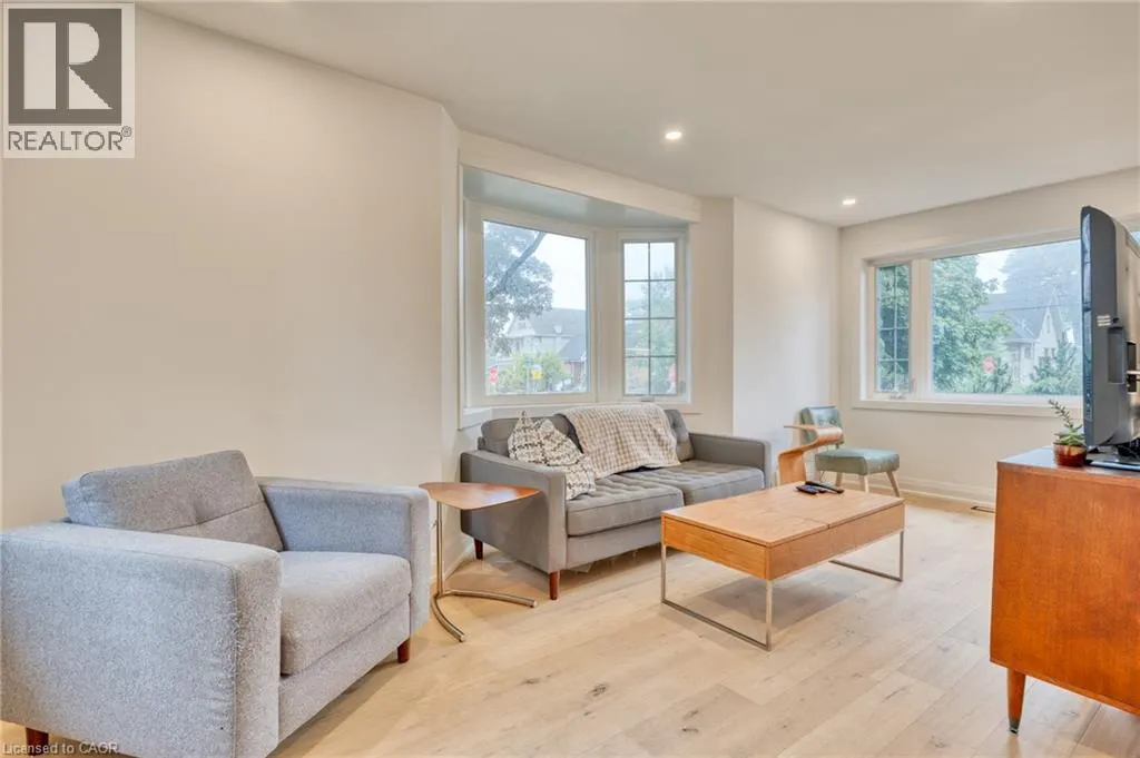 68 MOUNTAIN PARK Avenue