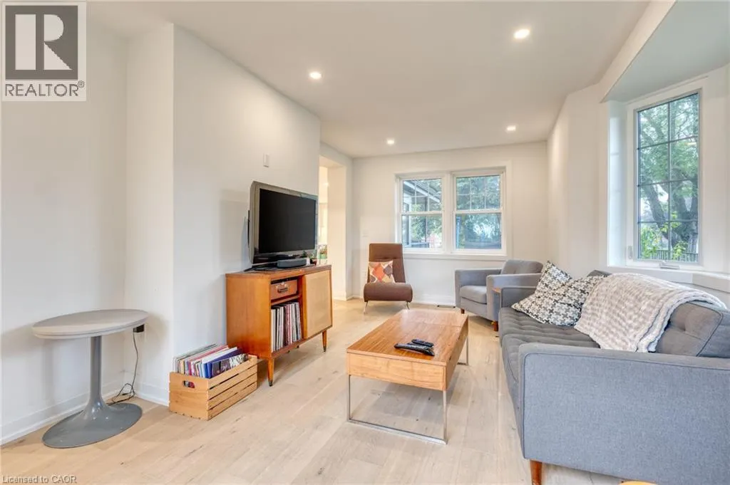 68 MOUNTAIN PARK Avenue