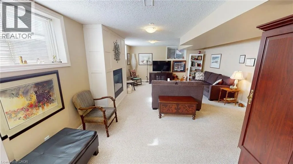 21 WILLOWLANDING Court