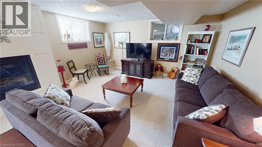 21 WILLOWLANDING Court