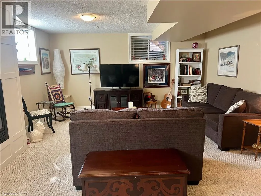 21 WILLOWLANDING Court