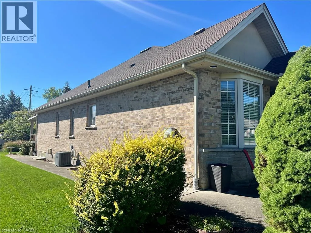 21 WILLOWLANDING Court