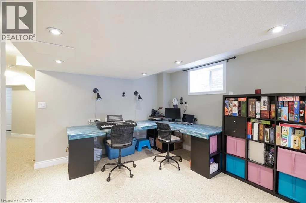 31 BROADOAKS Drive