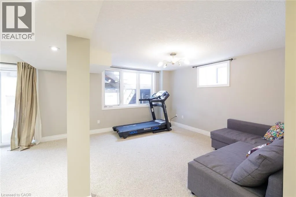 31 BROADOAKS Drive