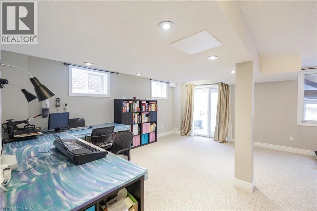 31 BROADOAKS Drive