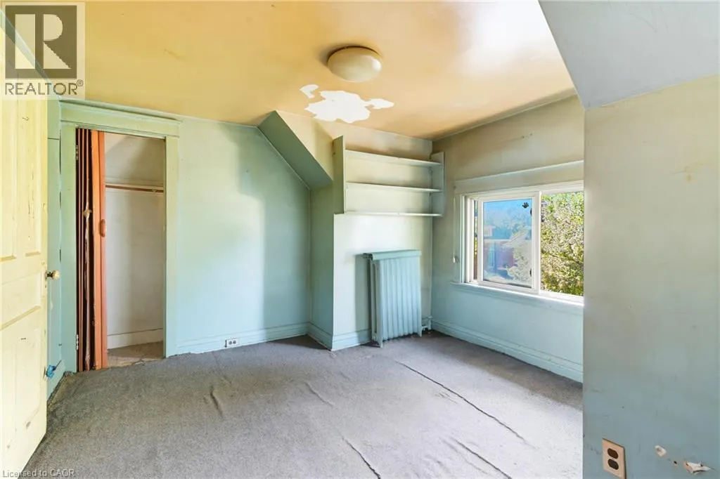 11 HOLTON Avenue S