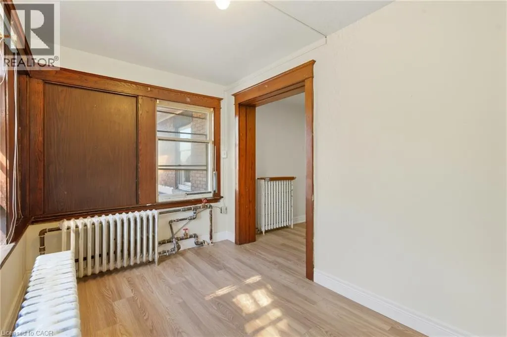 11 HOLTON Avenue S