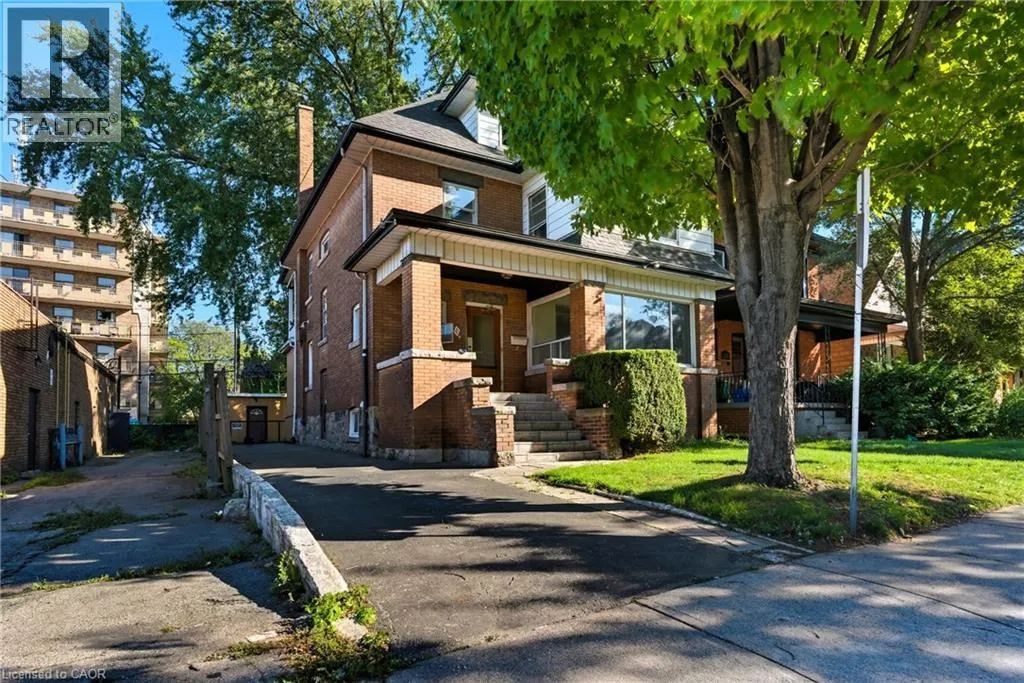 11 HOLTON Avenue S