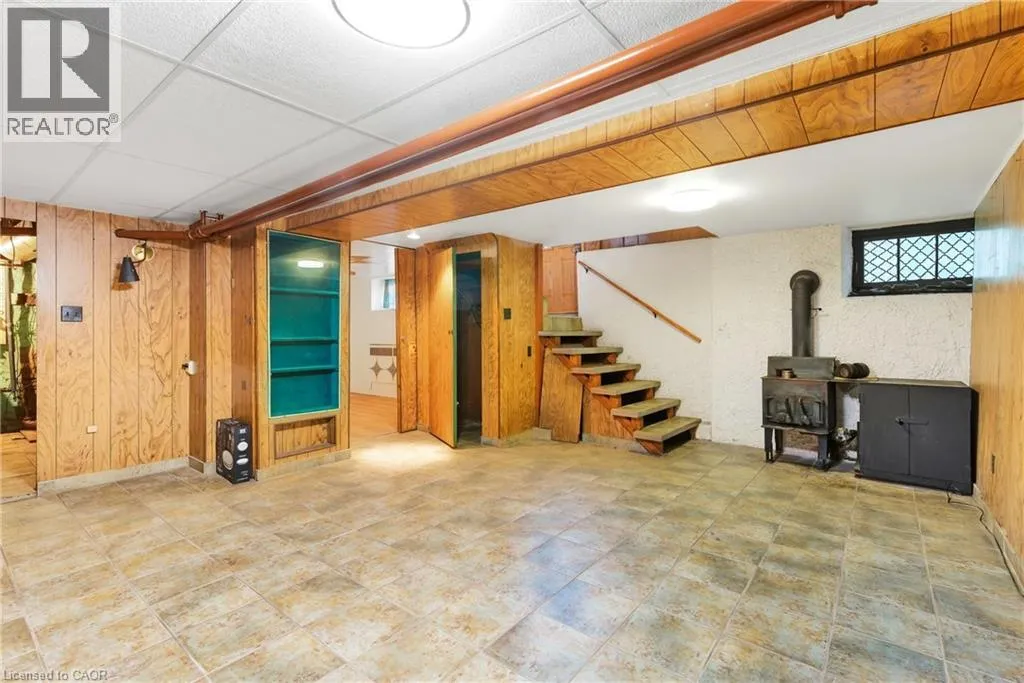 11 HOLTON Avenue S