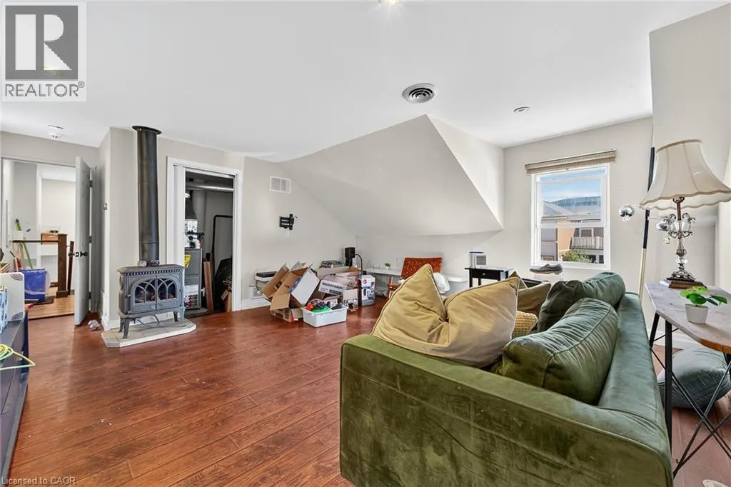 2 ERIE Avenue S