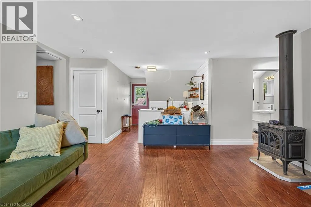2 ERIE Avenue S