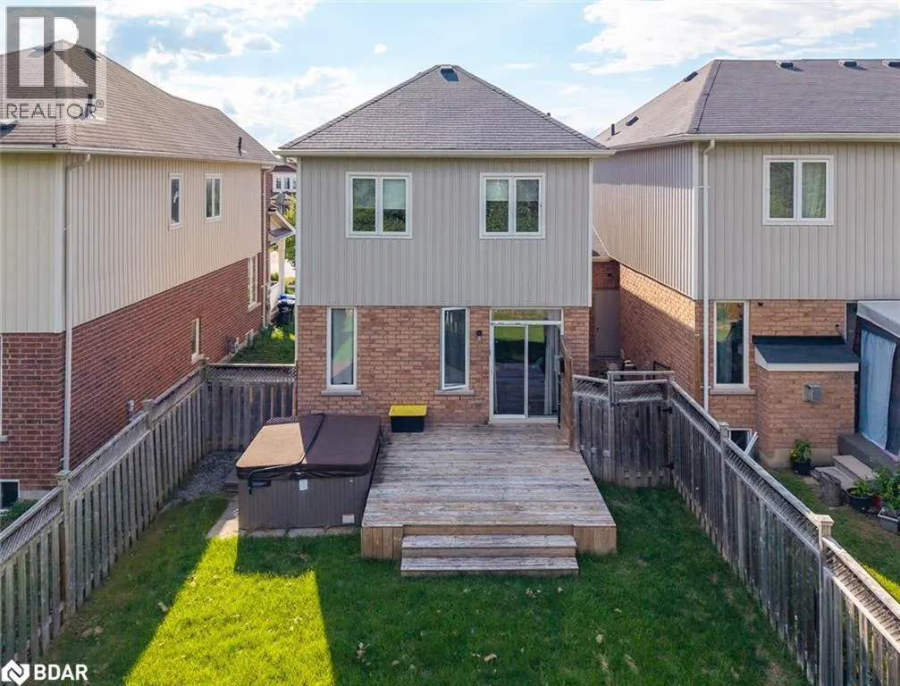 105 COLLIER Crescent