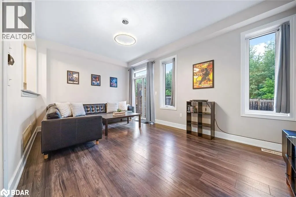 105 COLLIER Crescent