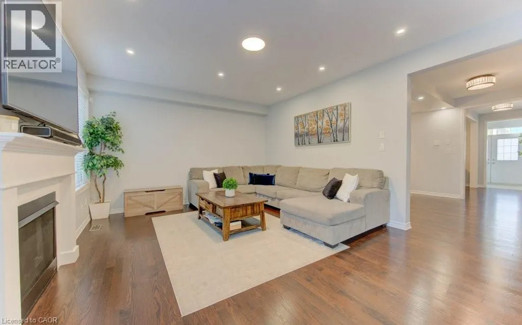 231 GROVEHILL Crescent