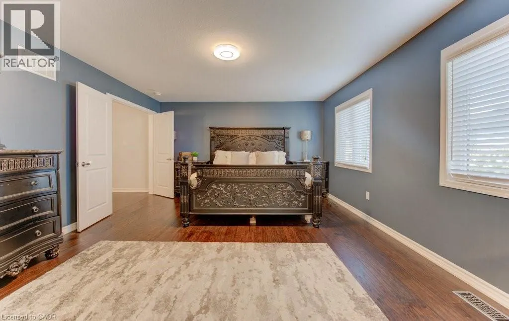 231 GROVEHILL Crescent