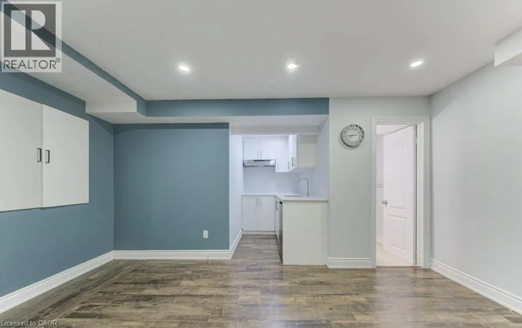 231 GROVEHILL Crescent
