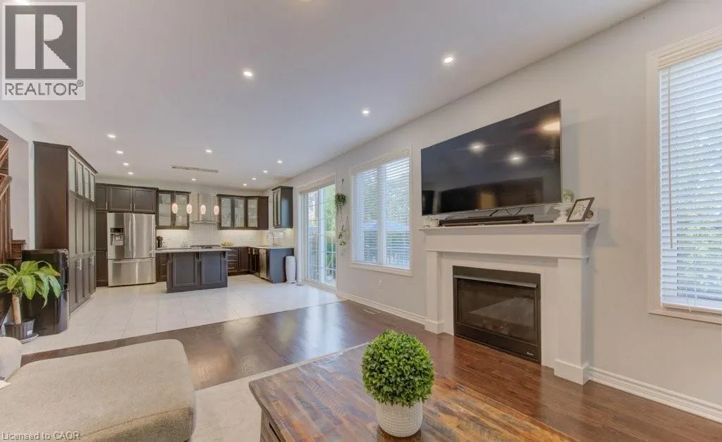 231 GROVEHILL Crescent