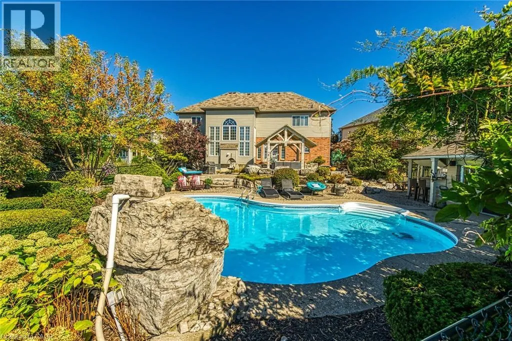 8 BLACKBURN Court