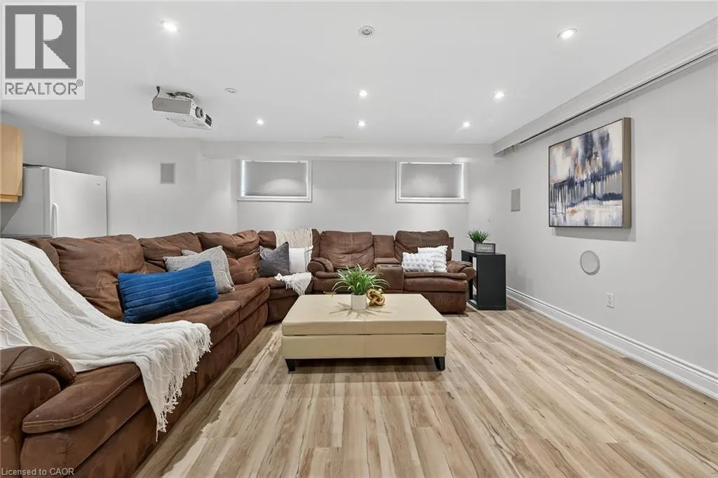 8 BLACKBURN Court
