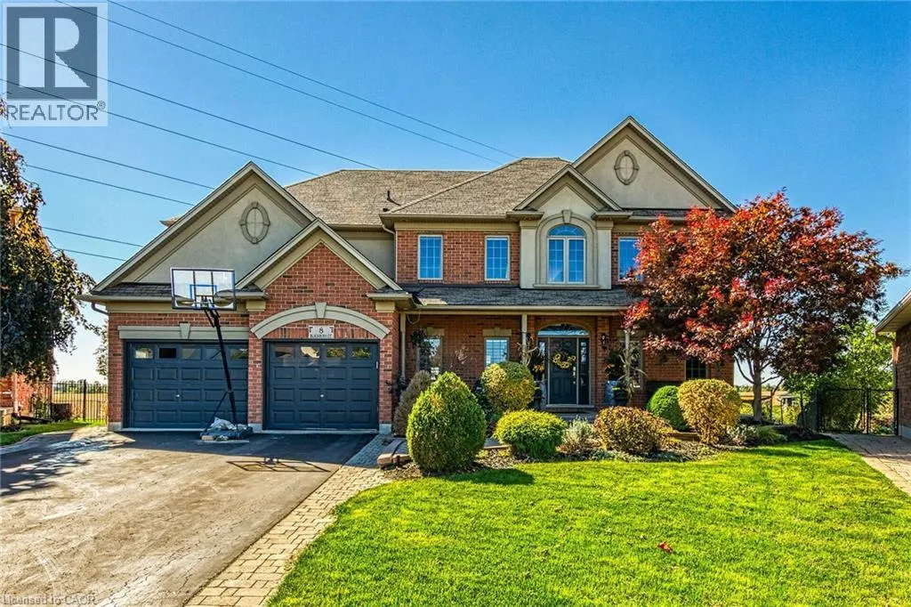 8 BLACKBURN Court