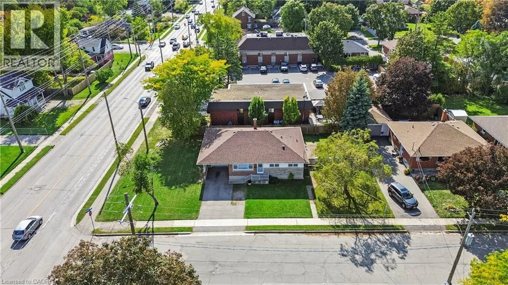 6 CLIVE Avenue