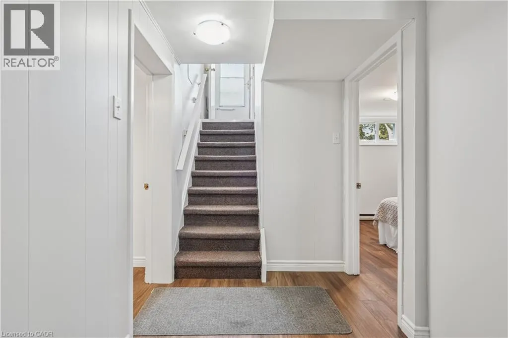 6 CLIVE Avenue