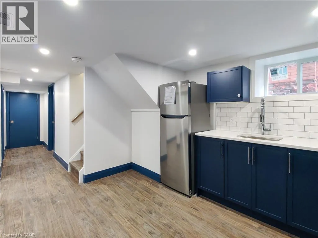 134 ONTARIO Avenue Unit# 3, #3