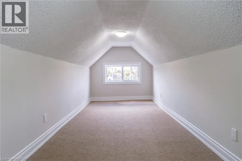4 GLENDALE Avenue N